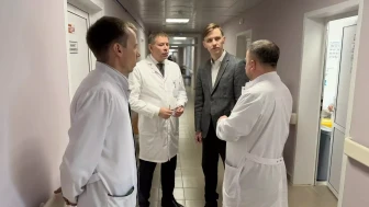 Председатель комитета по охране здоровья и социальной политике Заксобрания Красноярского края Илья Зайцев с рабочей поездкой в КМКБ №20 им. И.С. Берзона